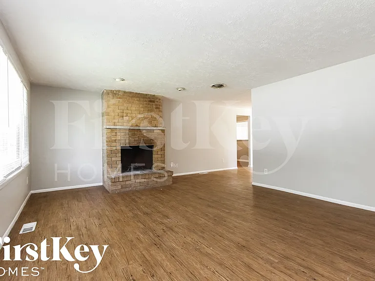 10137 Lawnhaven Ct — Photo 2