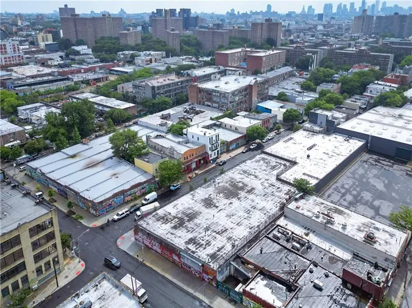 275 Boerum Street 275 image 3 of 10