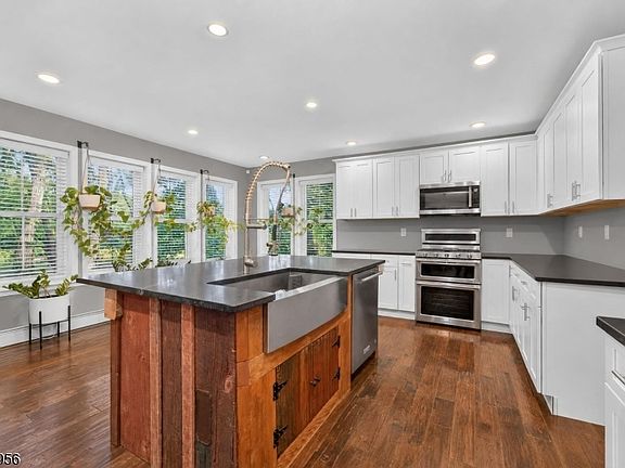 4th image of 3097 River Rd