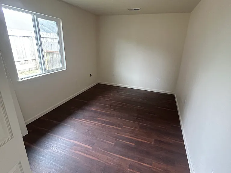 2241 Walnut Ave — Photo 5