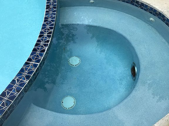 Built-In Spa/Hot Tube