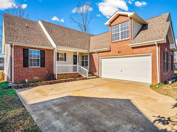 3rd image of 1415 Cedar Springs Cir
