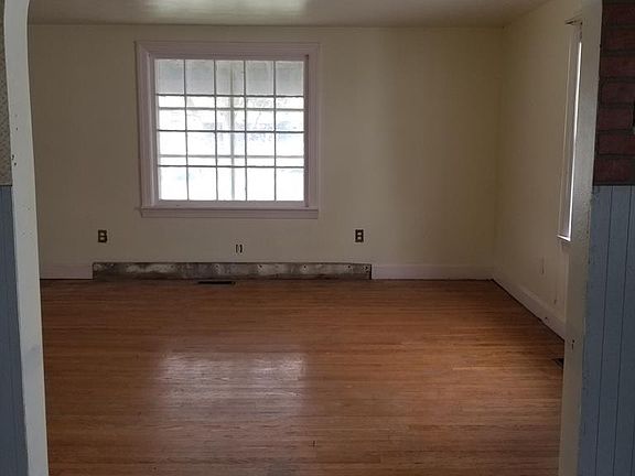 2nd image of 121 Lincoln Ave