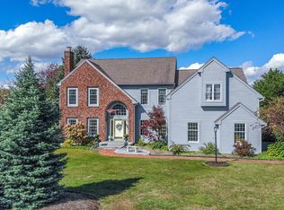 19 Indian Pipe Dr, Wynantskill, NY 12198