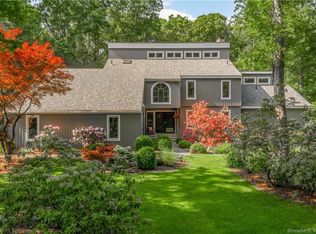 87 Hunting Hills Dr, Southington, CT 06489