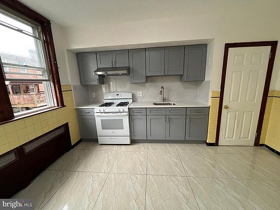 5th image of 3239 Wellington St