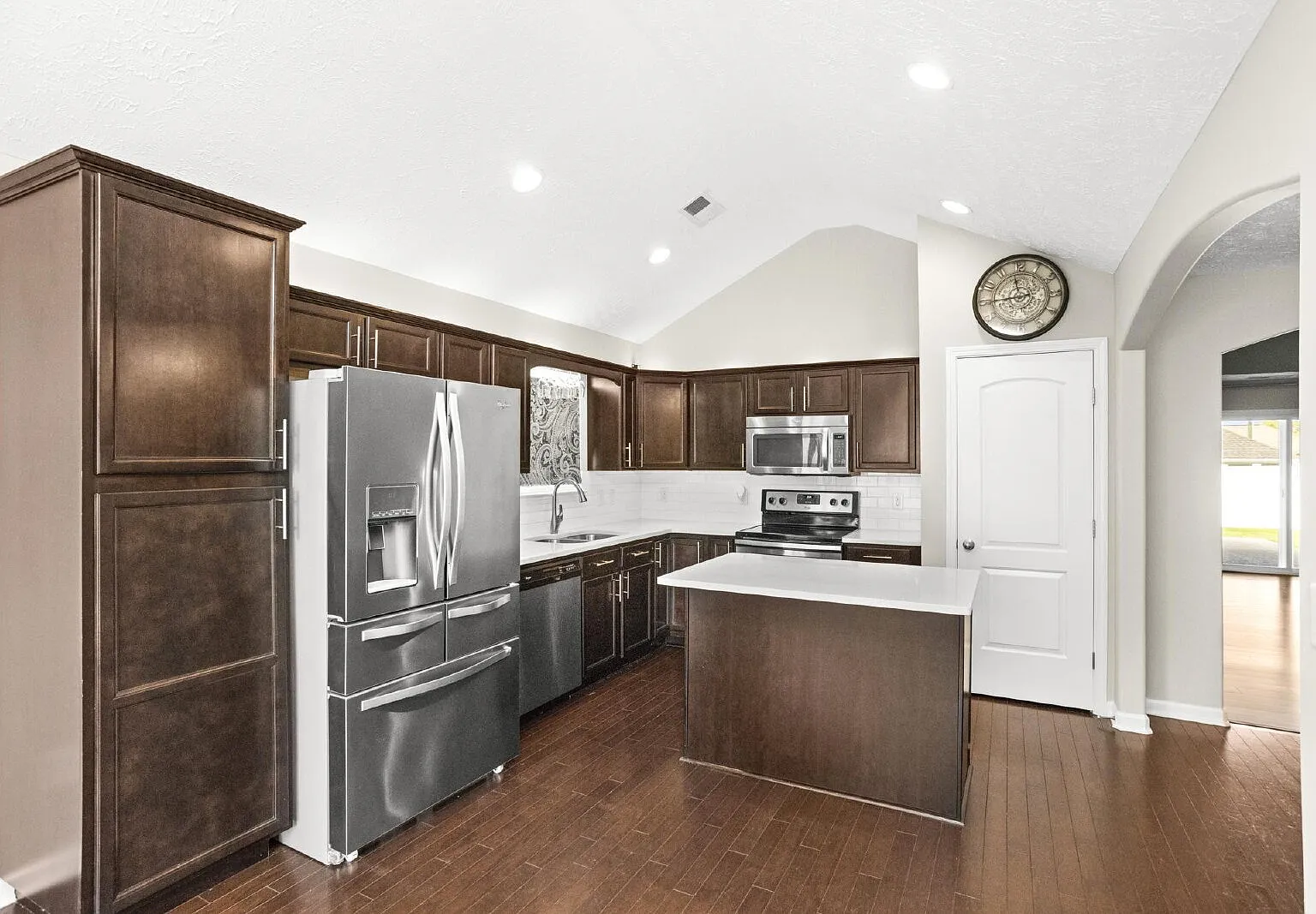 3 bed, 2.0 bath, 1568 sqft, $2,295 — Photo 4