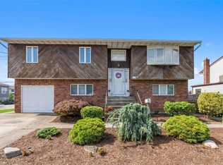 103 Shore Rd, Lindenhurst, NY 11757