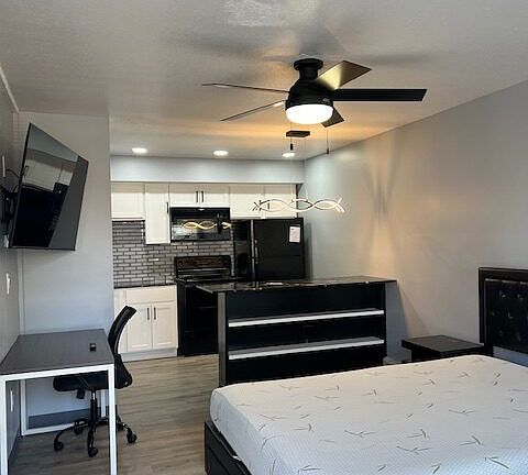 3rd image of 401 Smith St #Streetb3