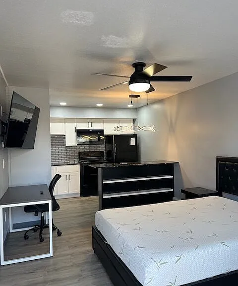 401 Smith St #STREETB3 — Photo 3
