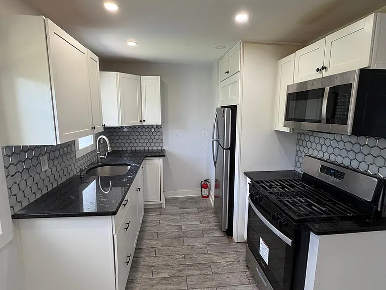 155 W Main St #2R — Photo 1