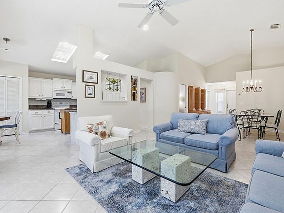 3rd image of 15187 Oak Chase Court