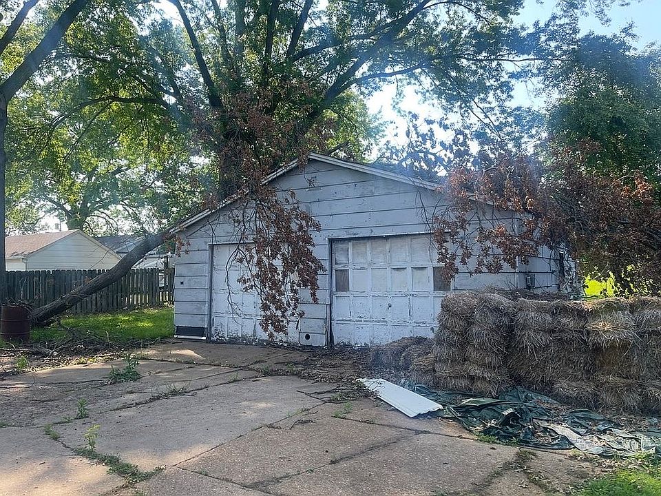 2nd image of 8223 Steffen Ave