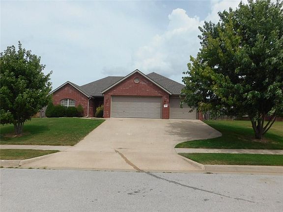 2nd image of 576 N Fox Meadows Ln