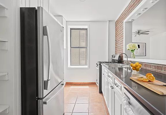 4th image of 24 Bennett Ave APT 5B
