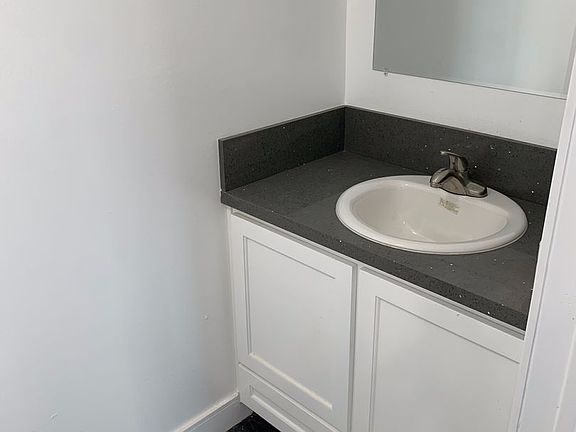 3rd image of 2507-2509 E Cincinnati St