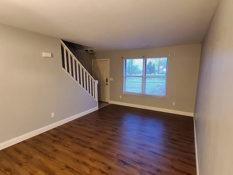 1102 Caulks Hill Rd — Photo 2