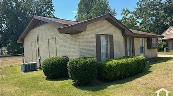 2nd image of 3933 Piedmont Ct