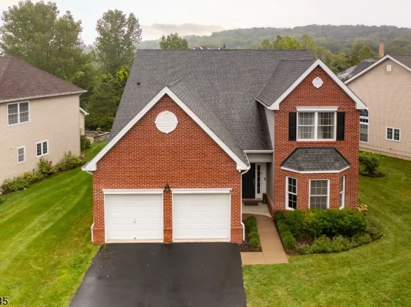 24 Bluffs Ct, Hamburg Boro, NJ 07419