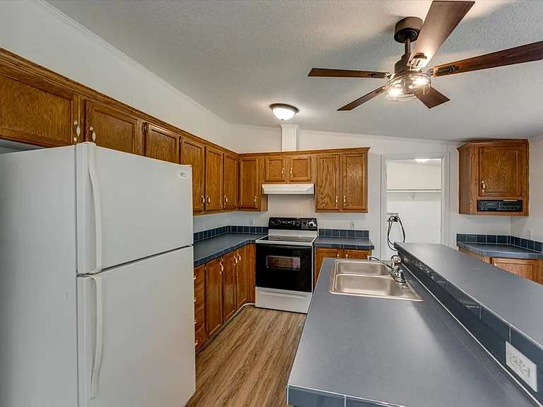 10708 Canyon Cir — Photo 19