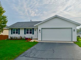 1010 White Chapel Ln, Rockford, IL 61108