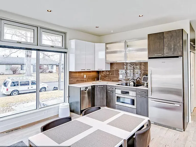 402 Harrison St — Photo 4