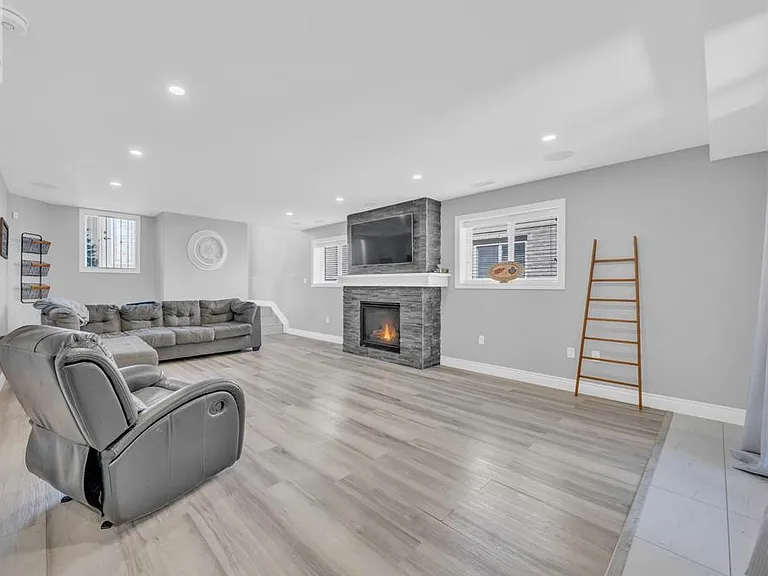 1178 Edward Ave — Photo 3