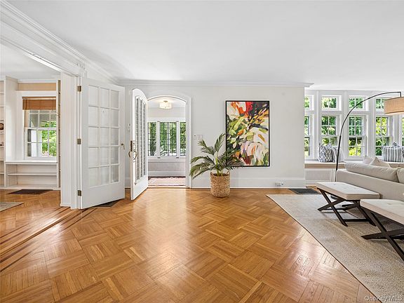 3rd image of 221 Highbrook Avenue