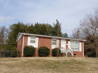 712 Oakgrove Dr, Graham, NC 27253