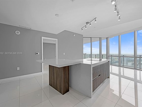 4th image of 851 NE 1st Ave #4204