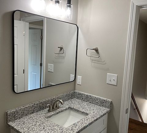 5th image of 2405 Camellia Dr #B