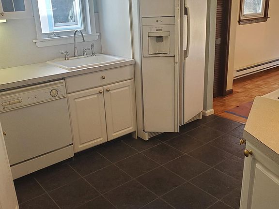 2nd image of 81 Buckhout St #561