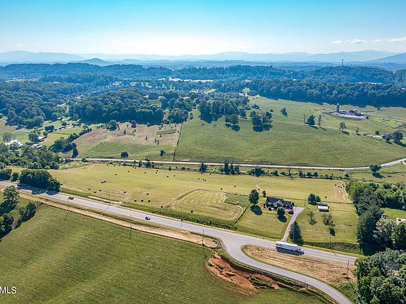 4th image of 2 Boones Creek Rd