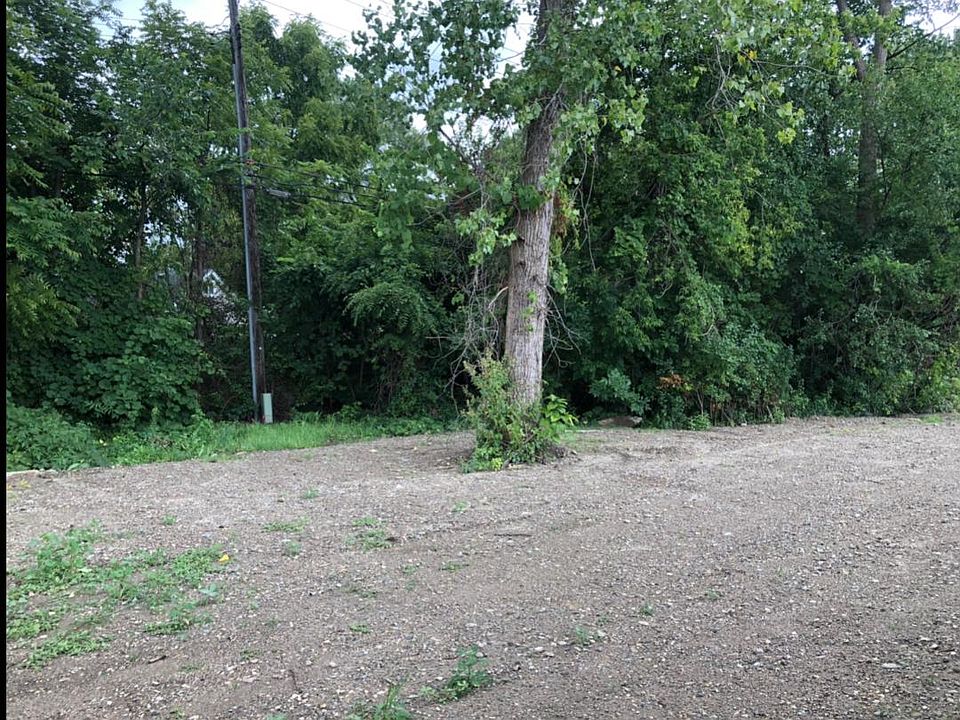 2nd image of 2620 Pontiac Lake Rd