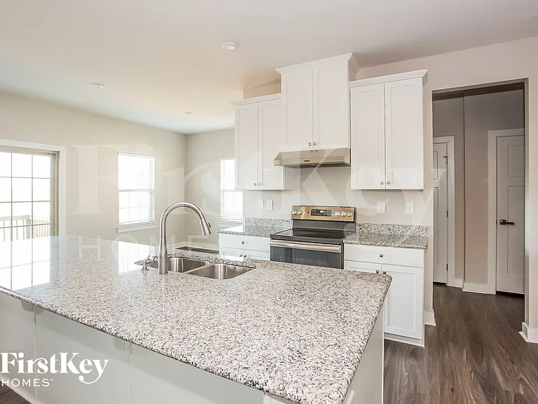 1658 Scarbrough Cir SW — Photo 6