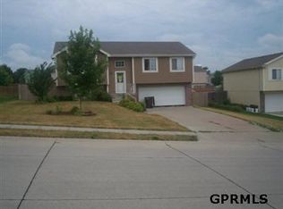 620 Winterburn Rd, Elkhorn, NE 68022