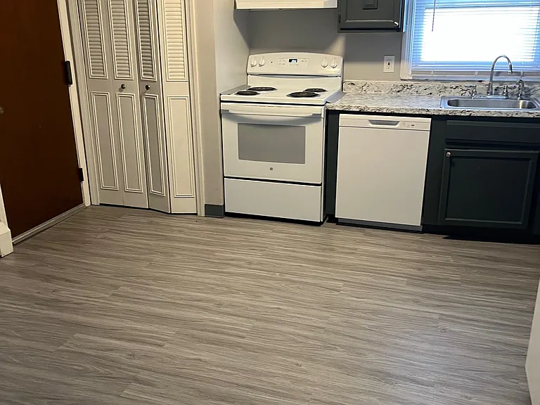 Williamsburg Apartments — Photo 9