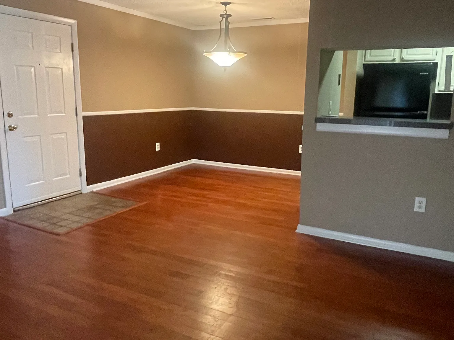 2 bed, 880 sqft, $2,400 — Photo 3