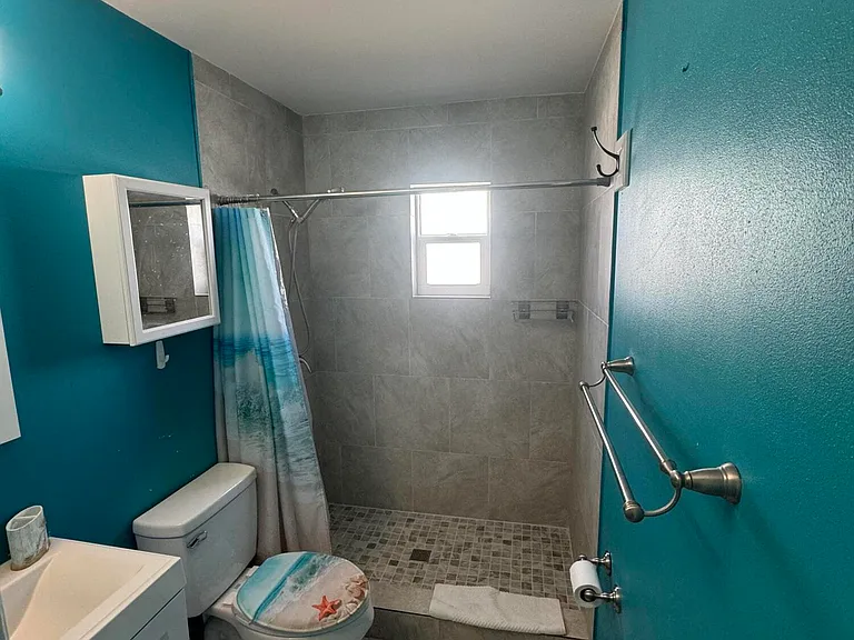 121 Franklyn Ave — Photo 15