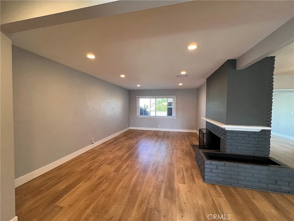 3 bed, 2.5 bath, 1855 sqft, $3,800 — Photo 2