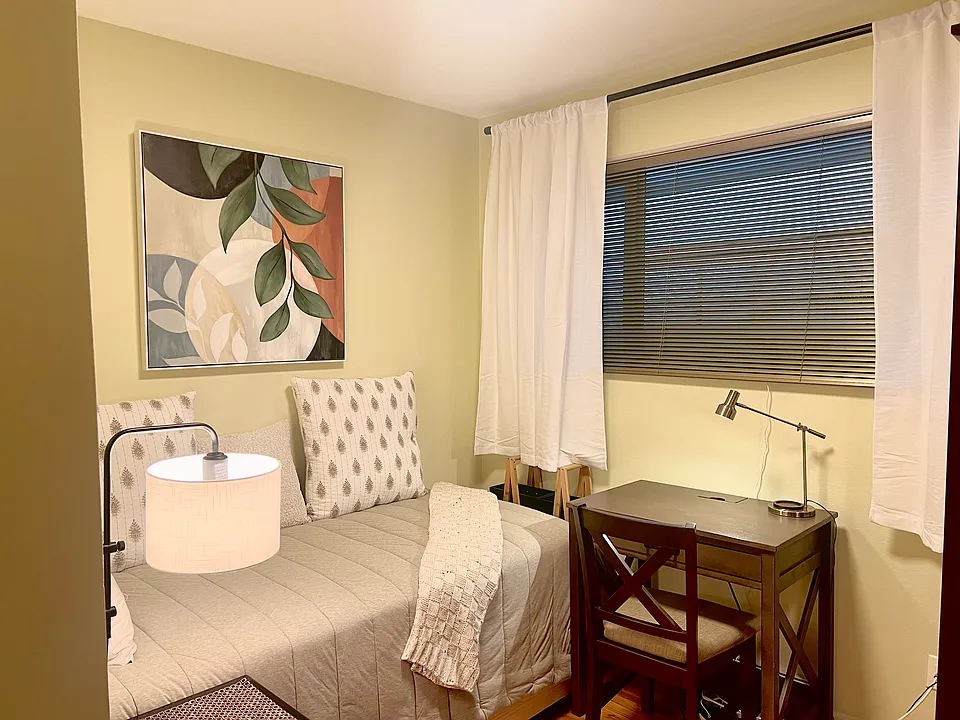 Guest Room/Office (twin bed only)