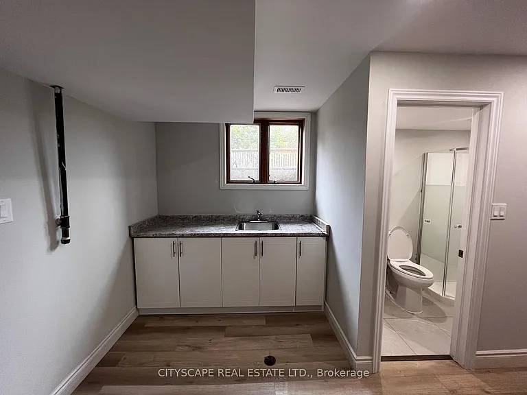 2361 Victoria St N — Photo 26
