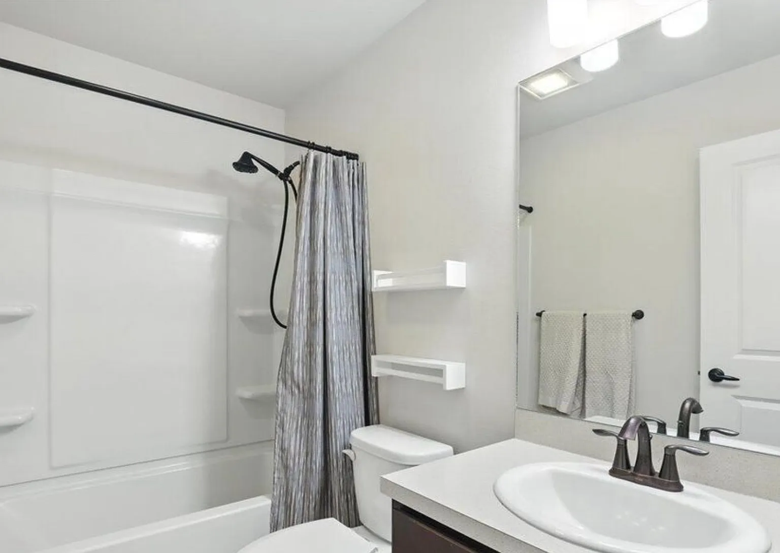 339 Skwentna Dr — Photo 3