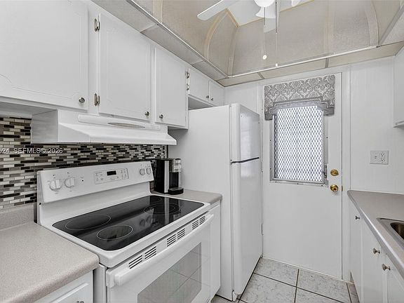 4th image of 16901 NE 13th Ave APT 210