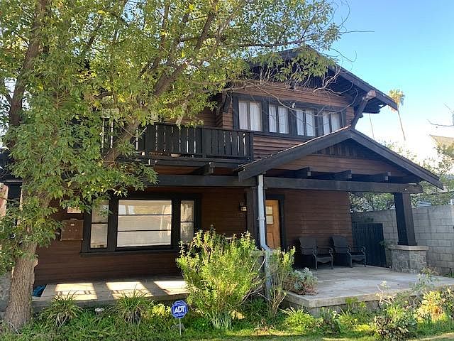 1st image of 1121 N Los Robles Ave
