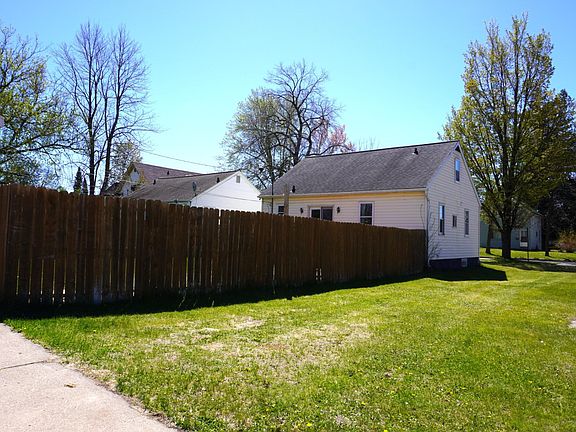 4th image of 500 E 7th St