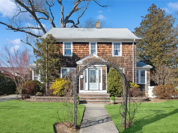 43 Driscoll Avenue, Rockville Centre, NY 11570