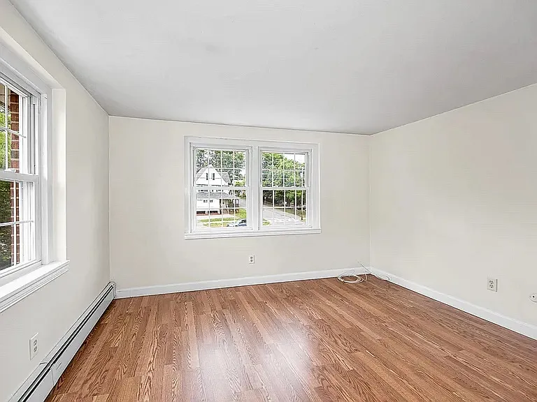 95 E Broadway St #10 — Photo 8