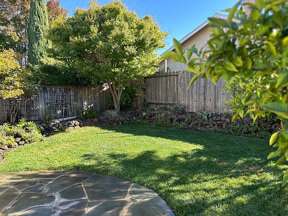 3rd image of 2391 Lake Meadow Cir