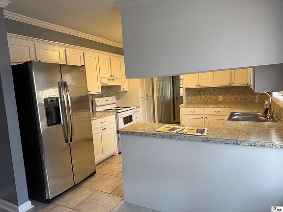 3rd image of 117 Oak Cir